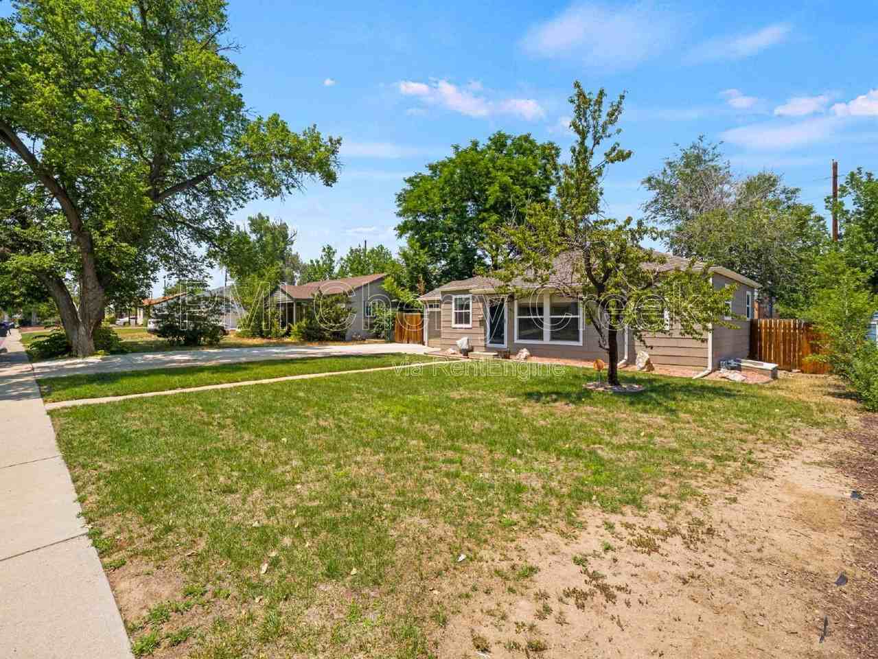 4841 E Missouri Ave - Photo 3 of 22