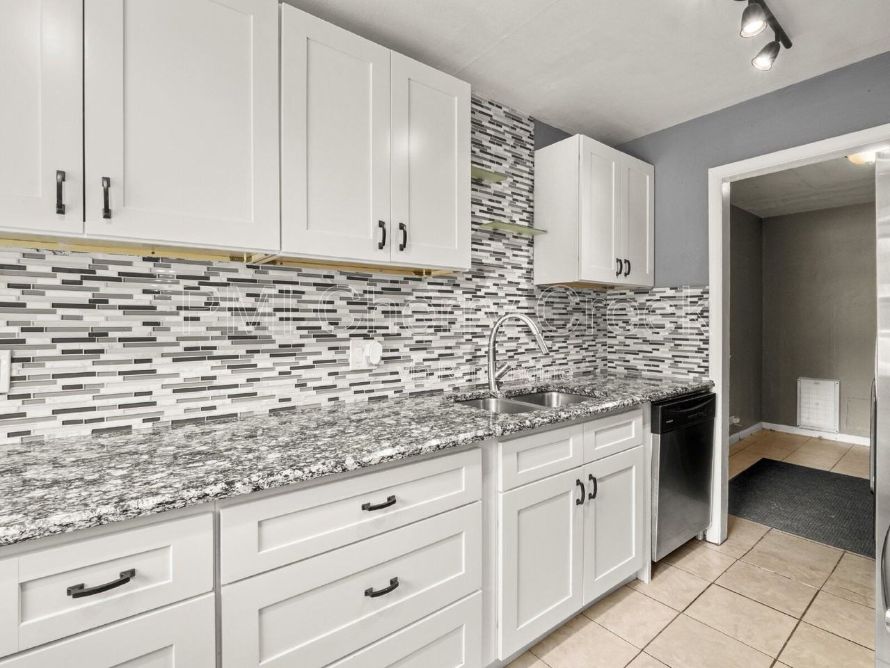 4841 E Missouri Ave - Photo 5 of 22