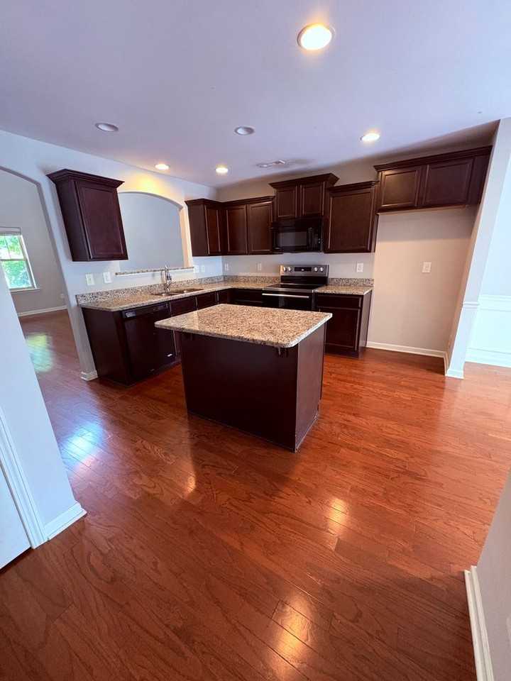175 Saxony Way - Photo 7 of 21