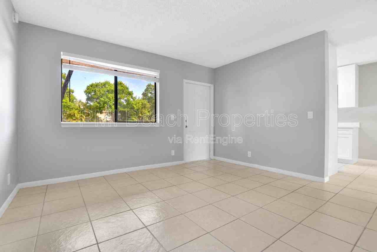 400 Nottingham Cir #D