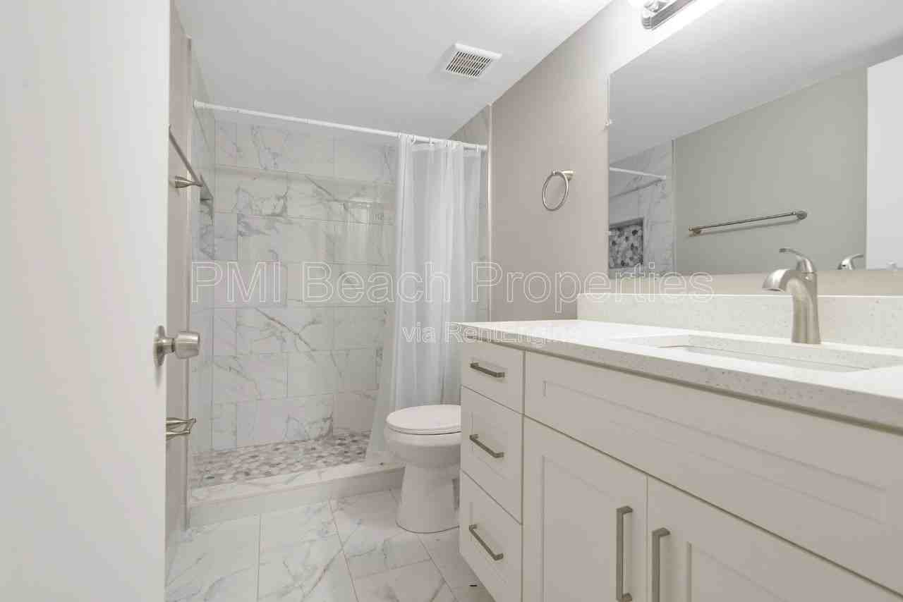 400 Nottingham Cir #D - Photo 6 of 11