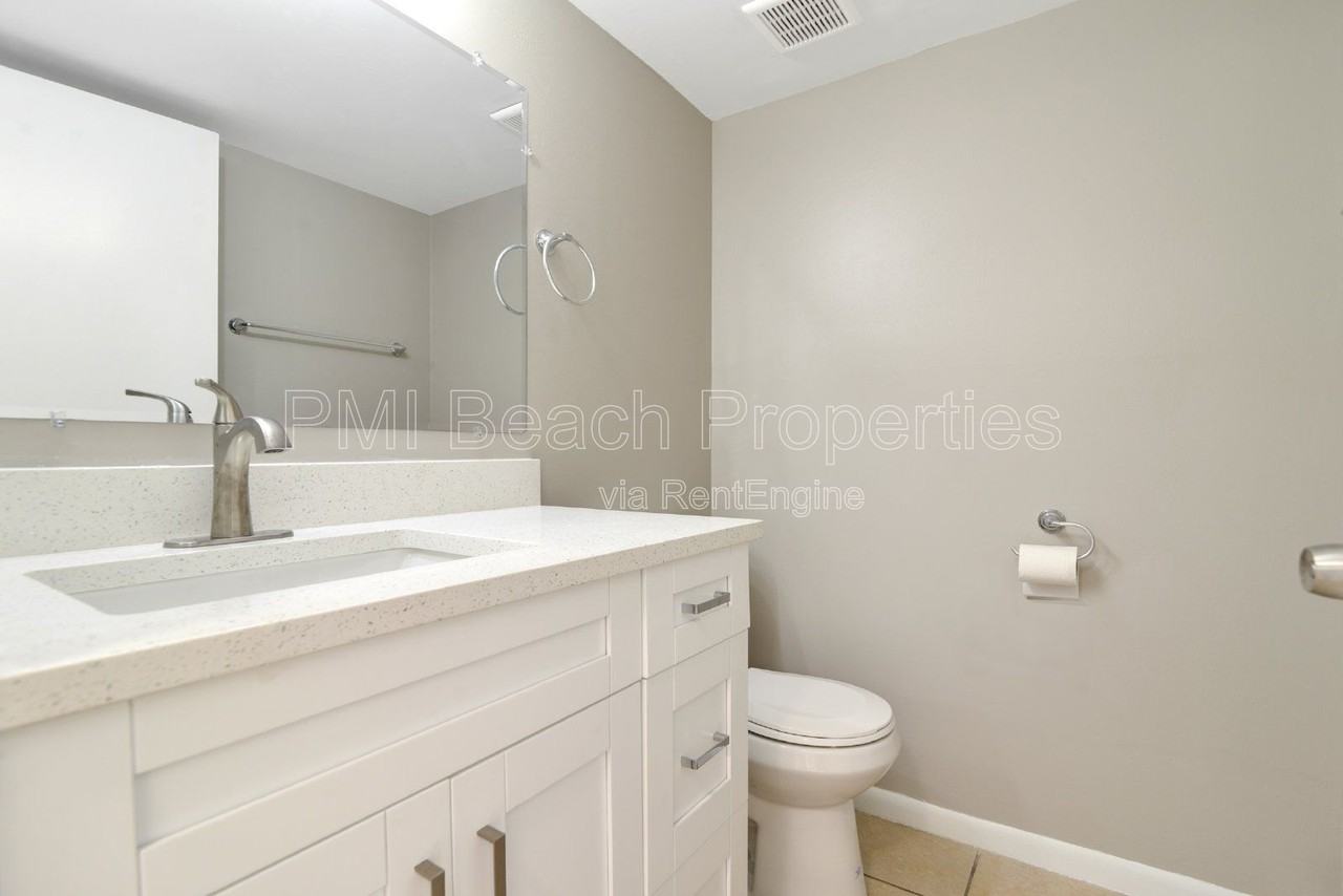 400 Nottingham Cir #D - Photo 7 of 11