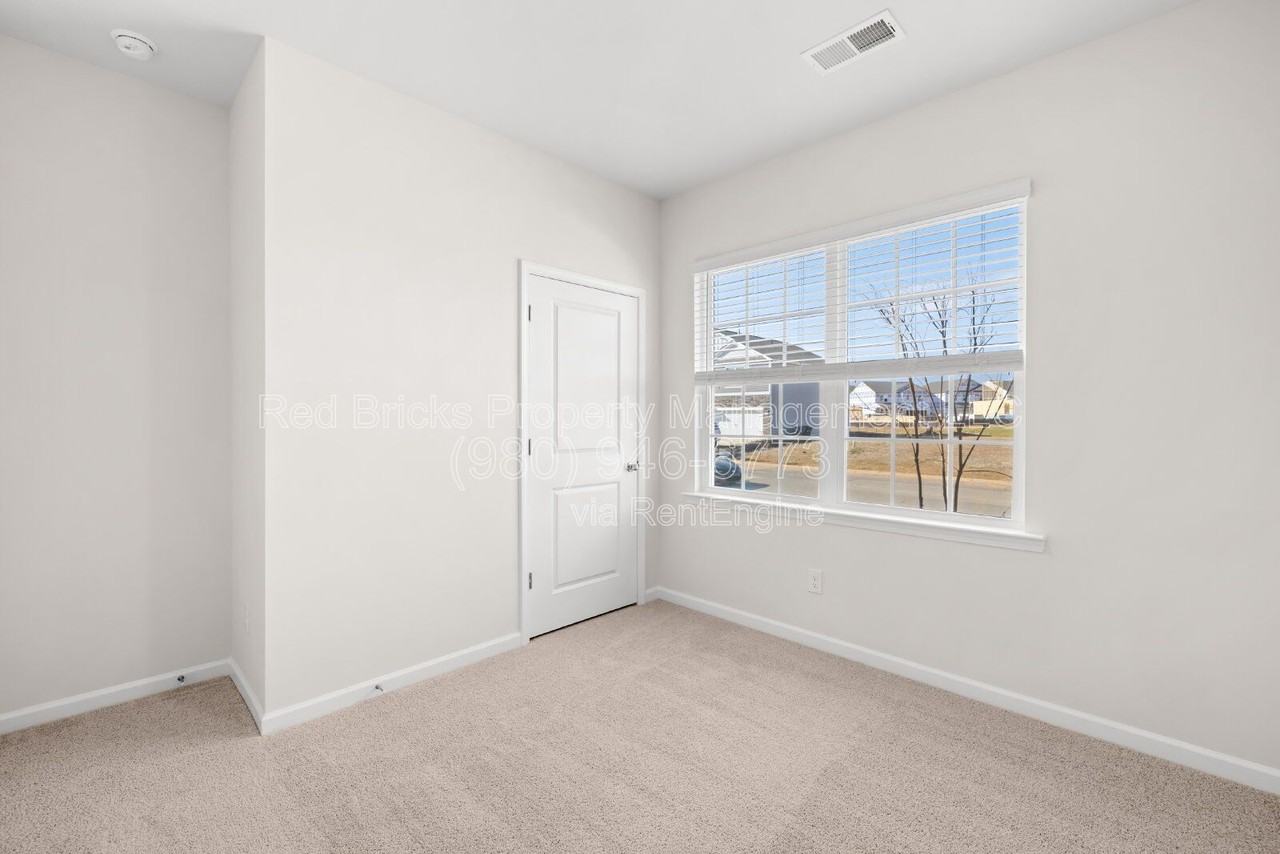1312 Secrest Commons Dr - Photo 5 of 29