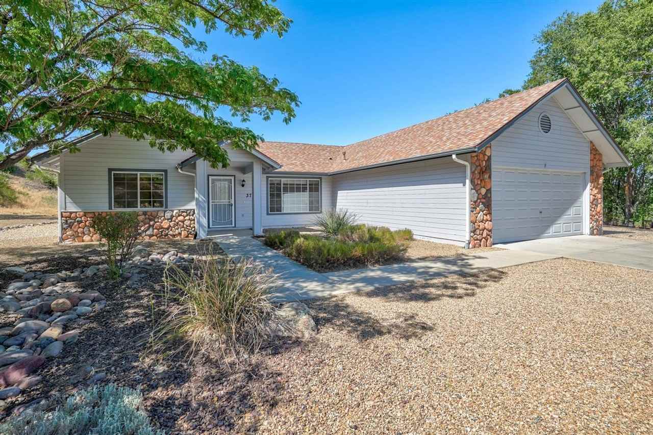 379 Badger Ct - Photo 3 of 48