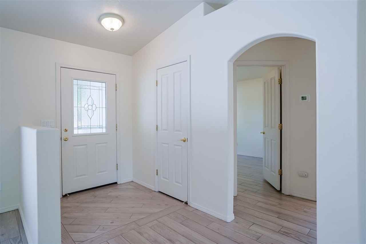 379 Badger Ct - Photo 4 of 48
