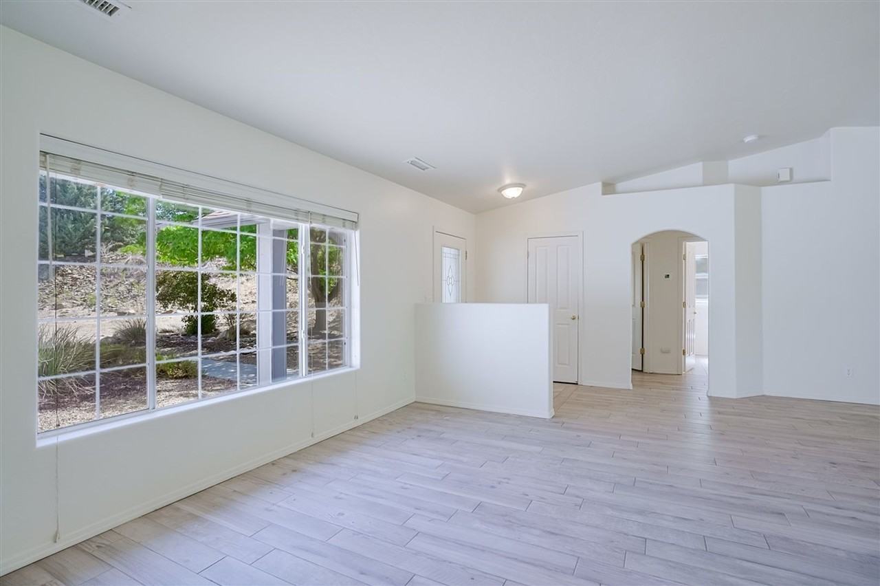 379 Badger Ct - Photo 6 of 48