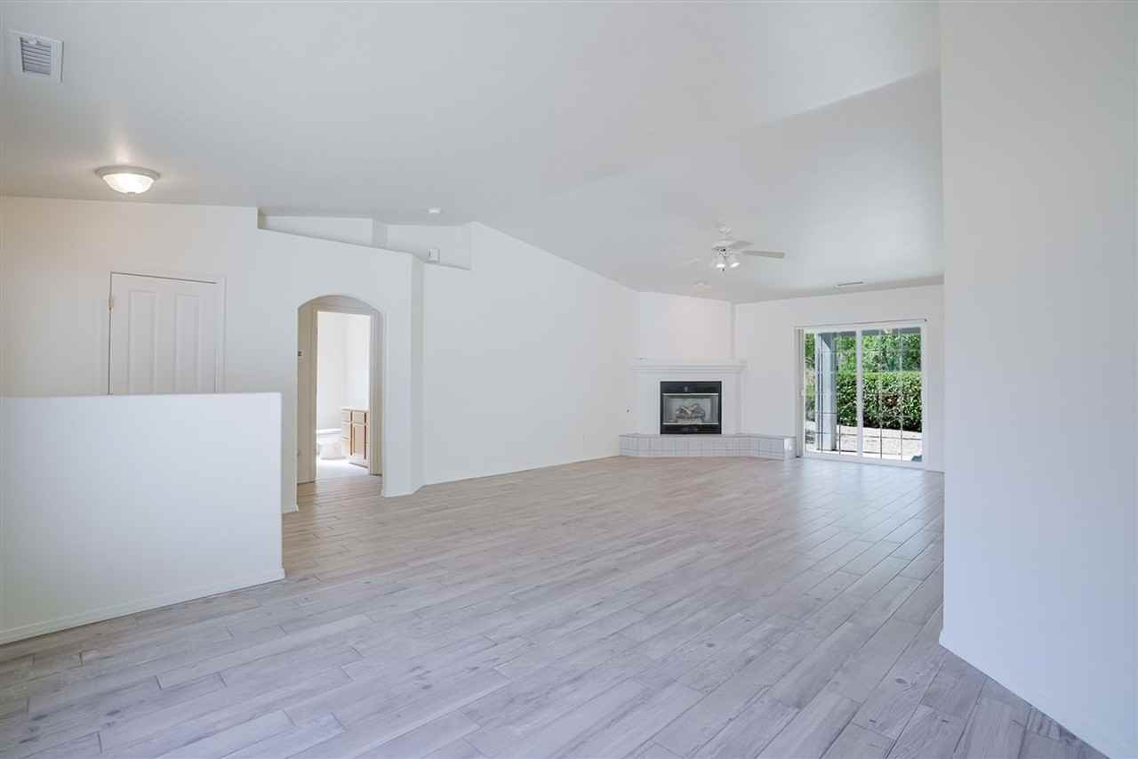 379 Badger Ct - Photo 7 of 48