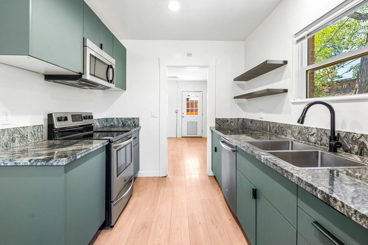 527 Mill St - Photo 5 of 14