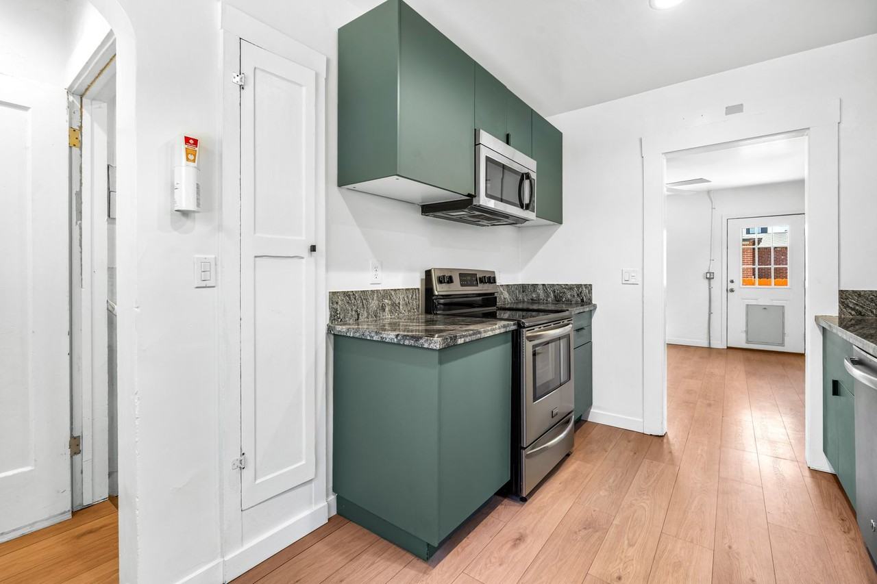 527 Mill St - Photo 6 of 14