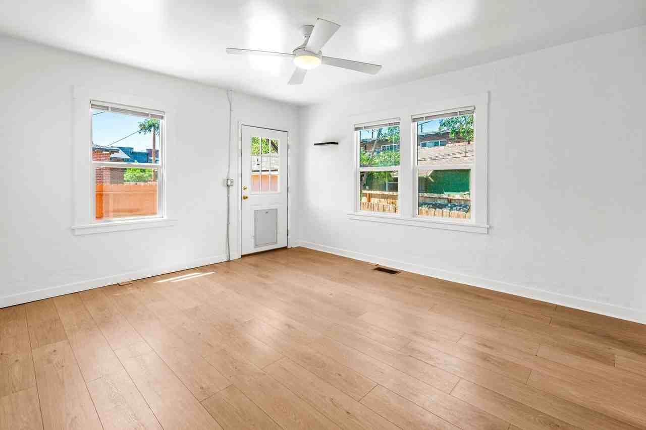 527 Mill St - Photo 7 of 14