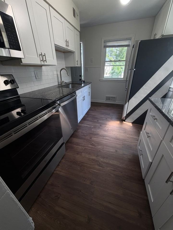 2866 Northglen Dr #1 - Photo 6 of 17