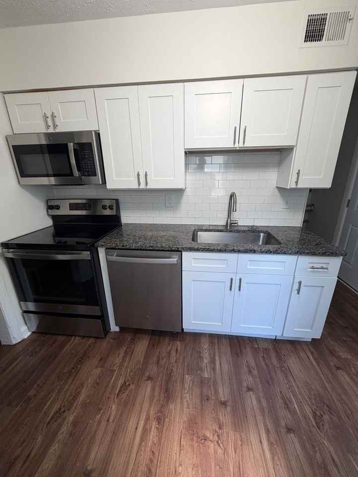 2866 Northglen Dr #1 - Photo 7 of 17