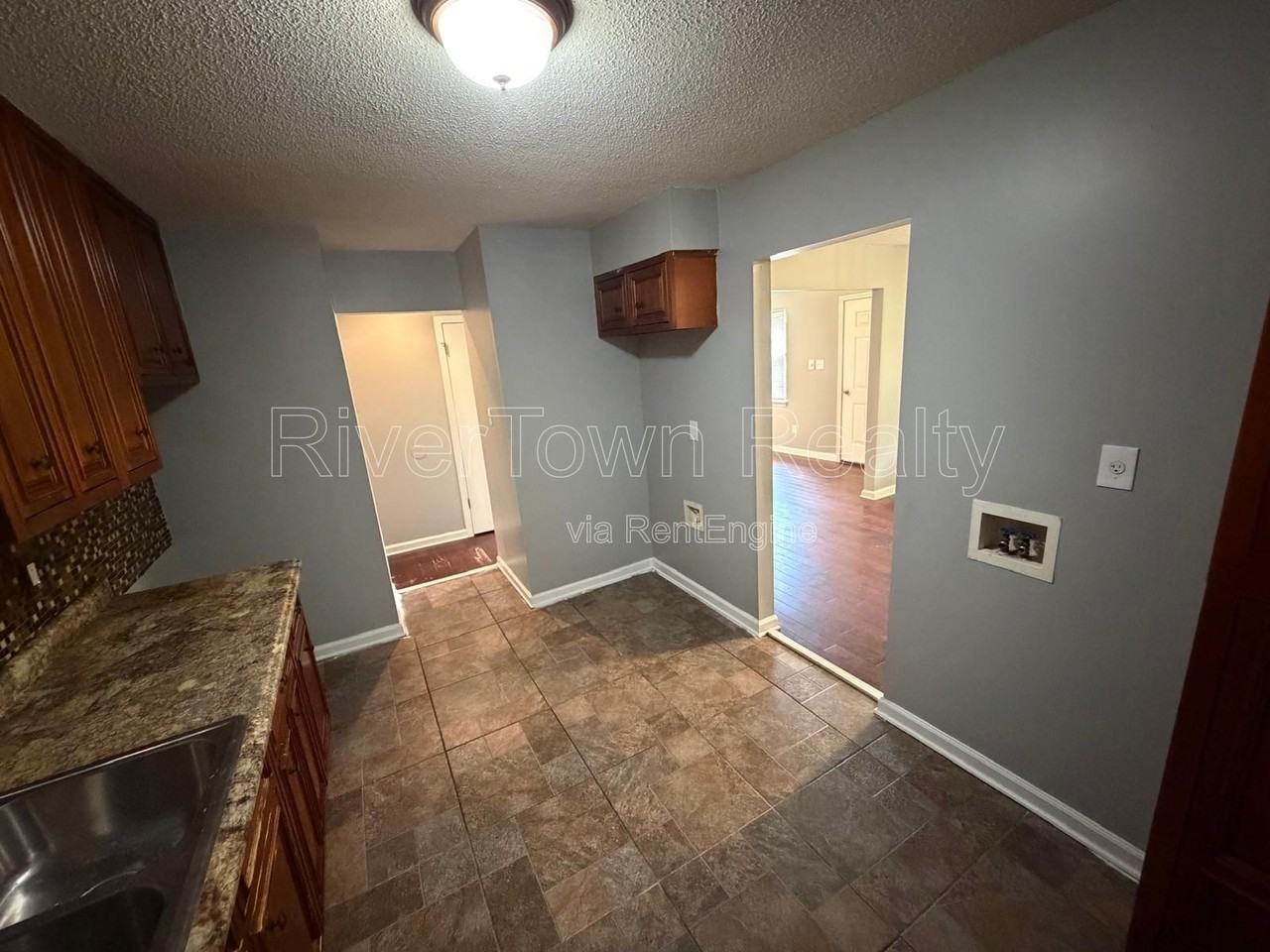 1375 Adelaide St - Photo 2 of 13