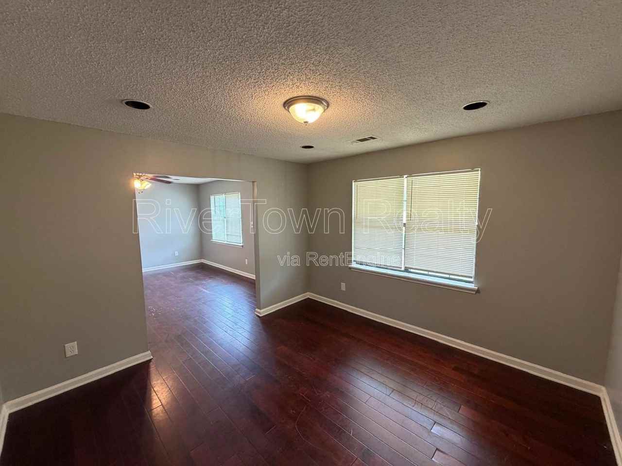 1375 Adelaide St - Photo 4 of 13