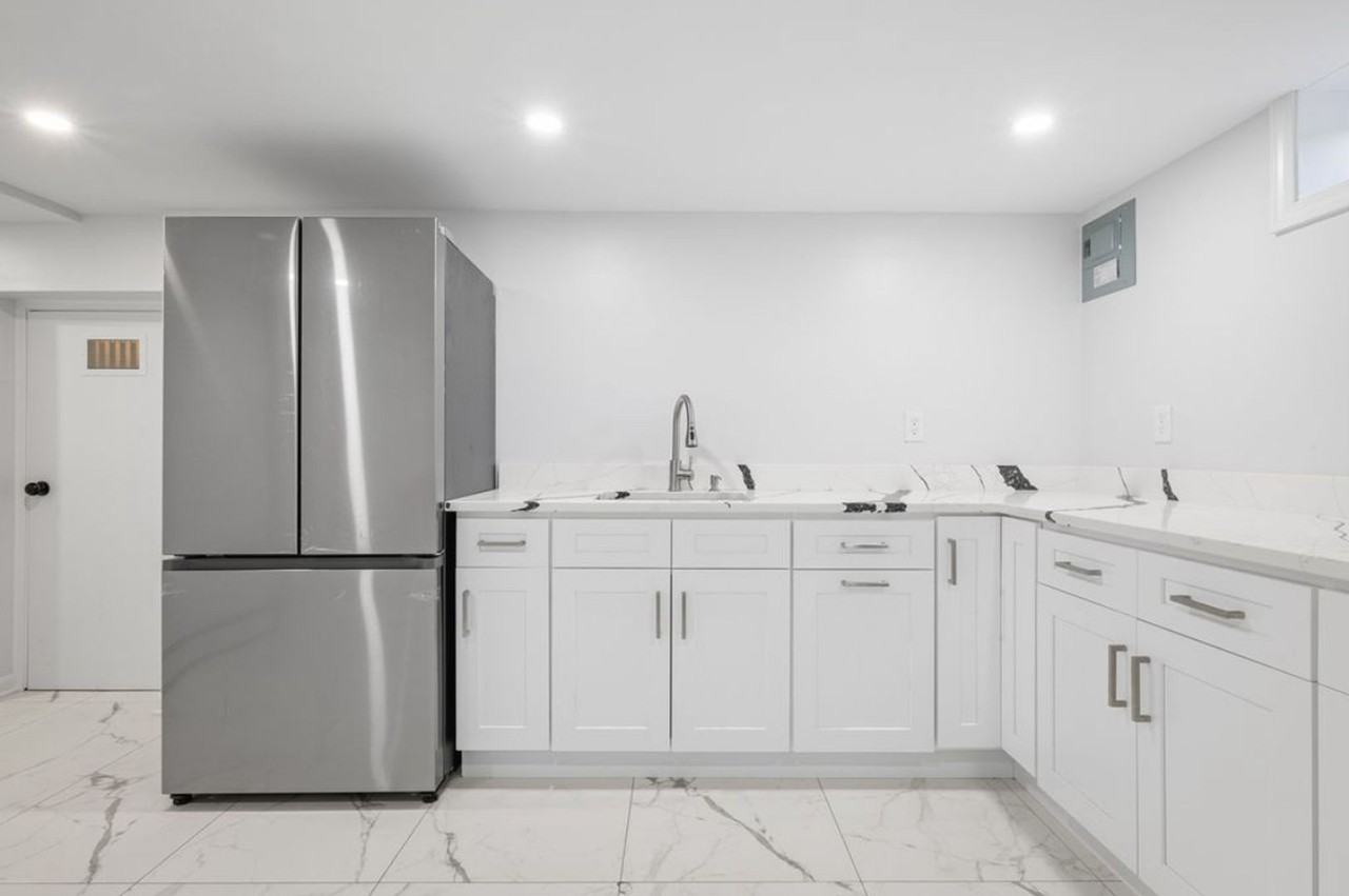 77 Alexander Ave - Photo 4 of 19