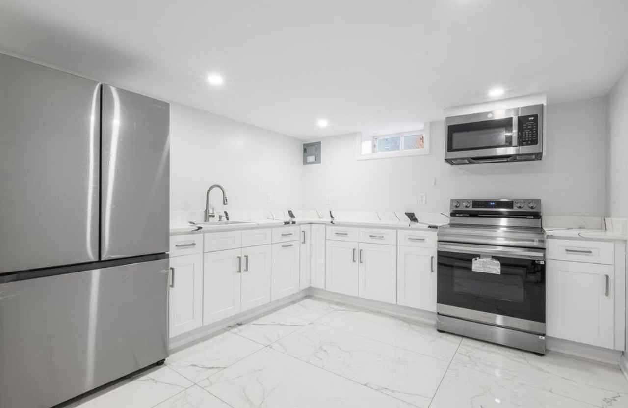 77 Alexander Ave - Photo 5 of 19