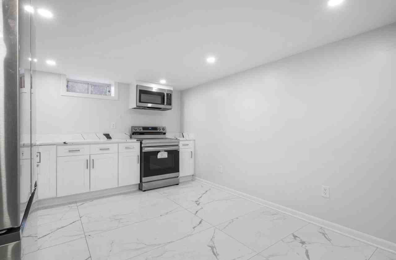 77 Alexander Ave - Photo 6 of 19