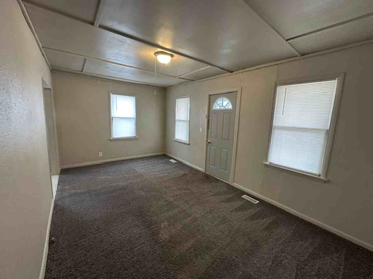501 G St Ne - Photo 2 of 9
