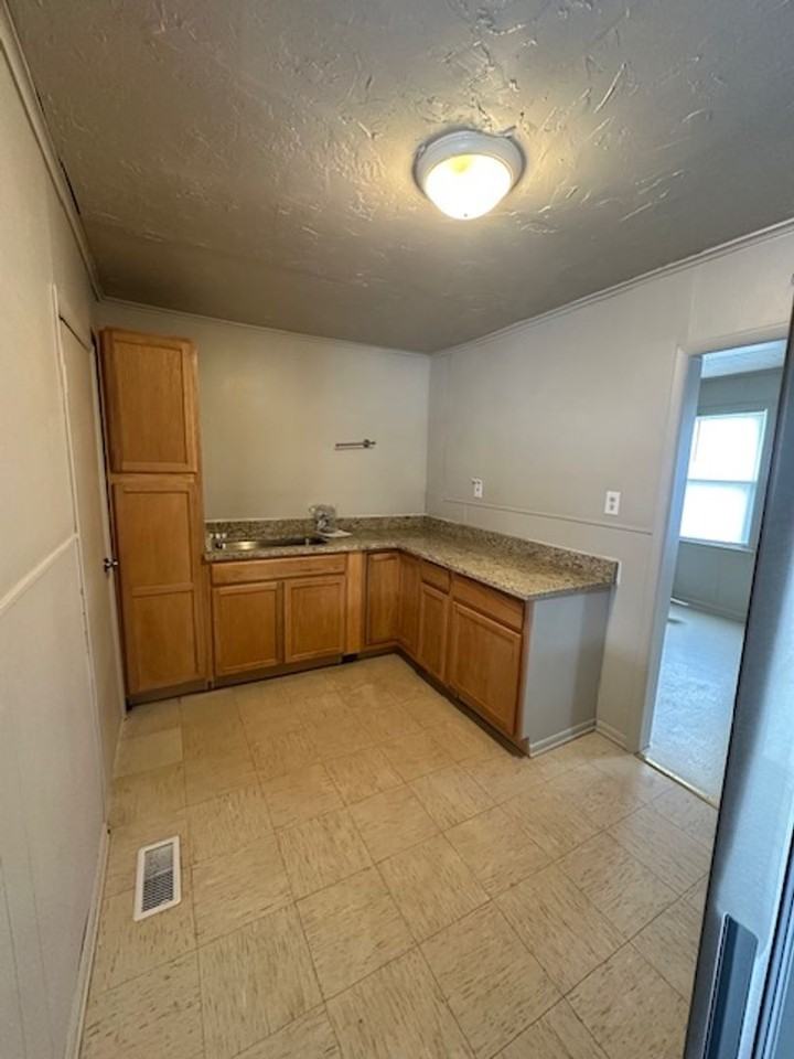 501 G St Ne - Photo 4 of 9
