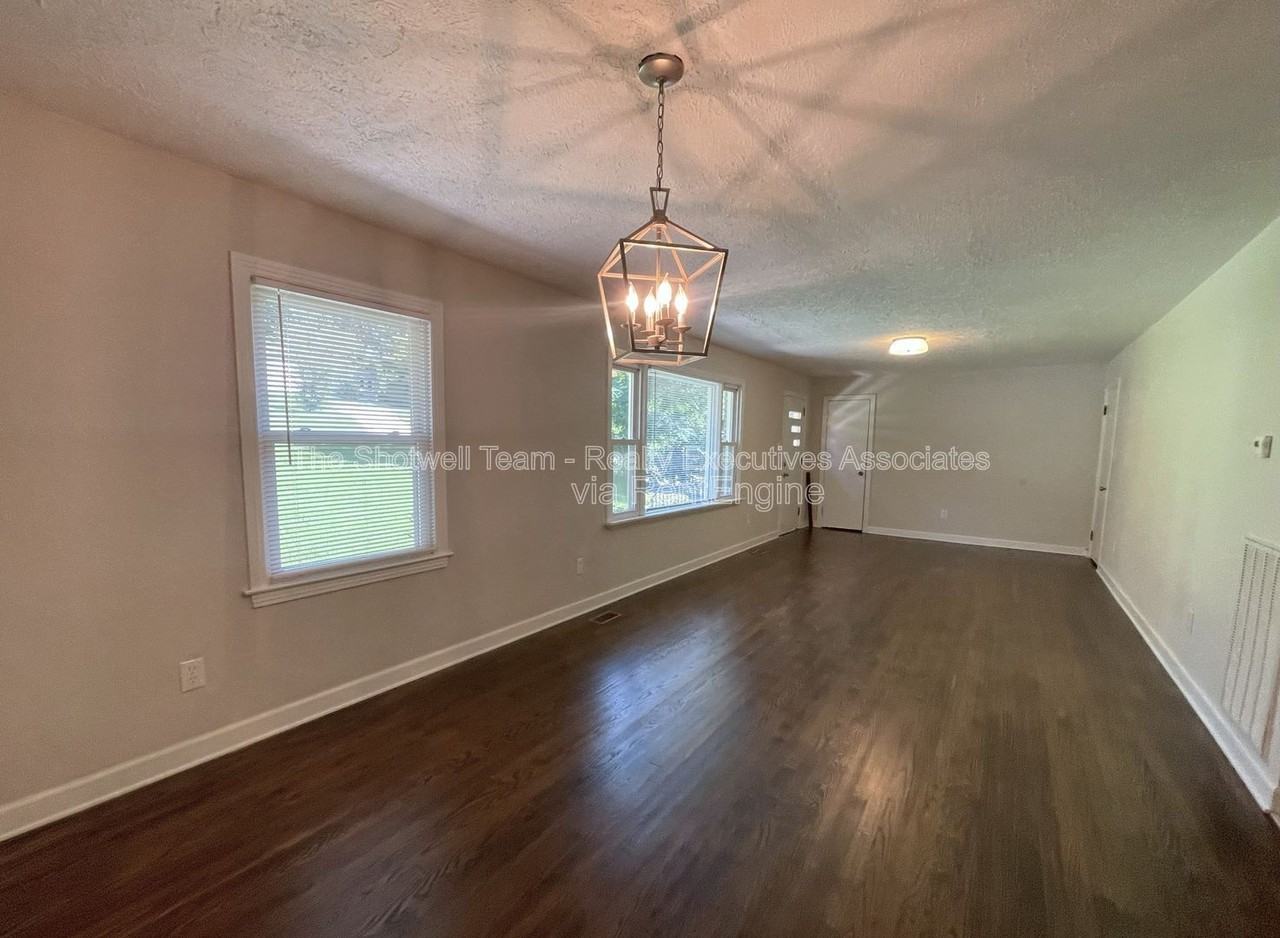 4304 Crosby Dr - Photo 3 of 14