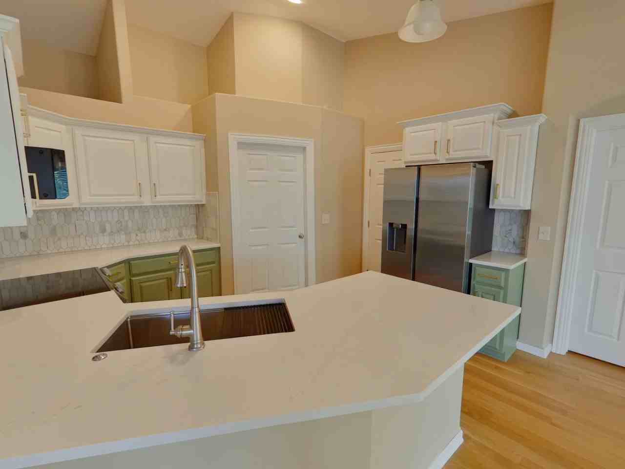 503 W Douglas Ave - Photo 4 of 19