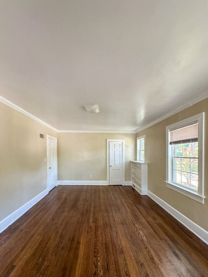 512 1/2 Westmont Dr - Photo 7 of 19