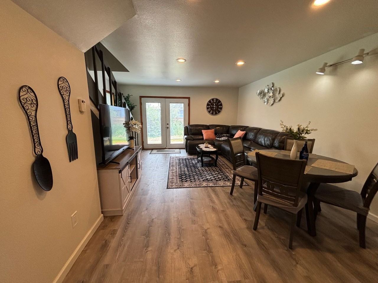 2803 Wilson St - Photo 2 of 13