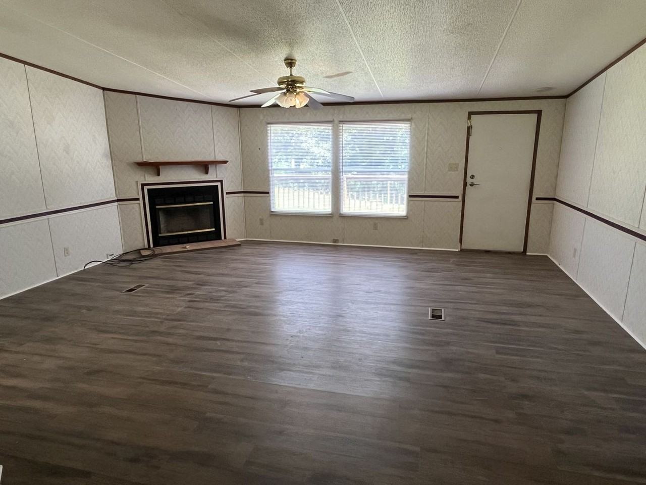 15422 Sharpe Rd - Photo 4 of 21