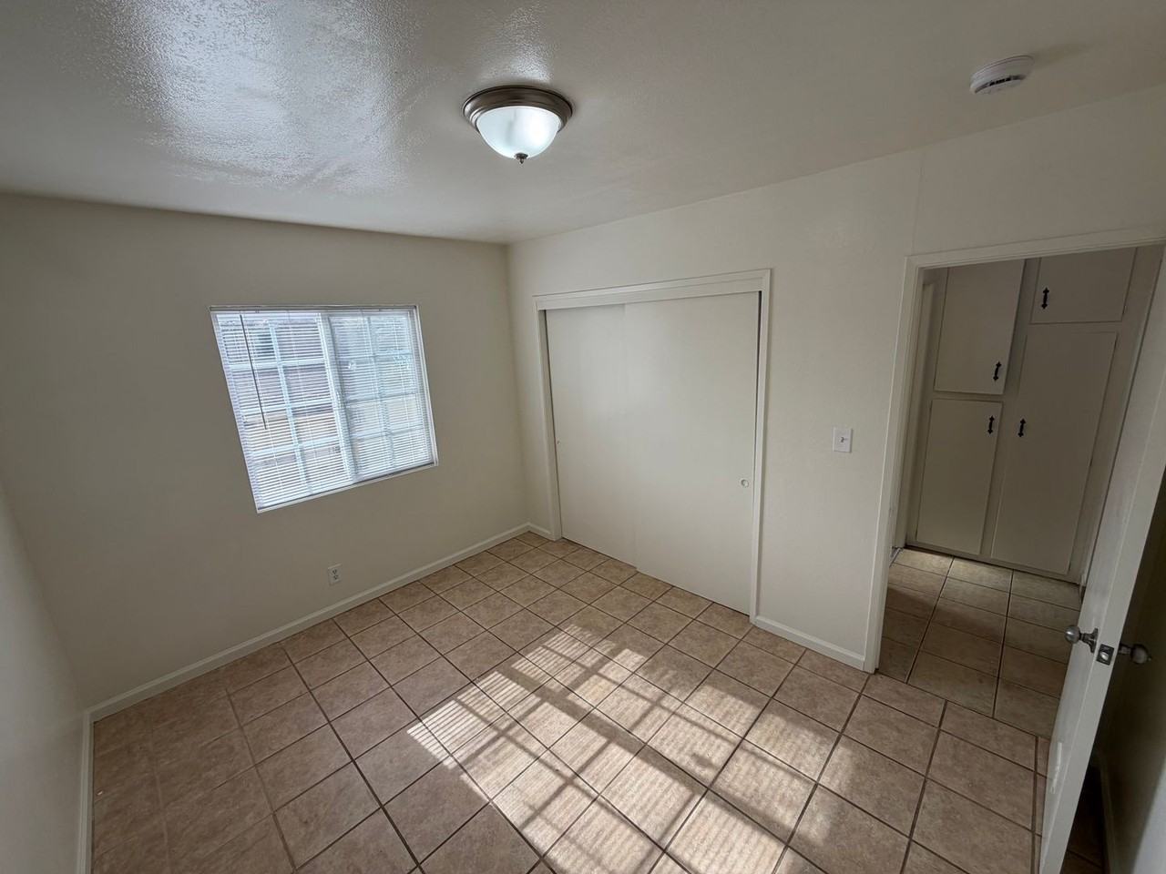 311 E Mcelhany Ave - Photo 3 of 7