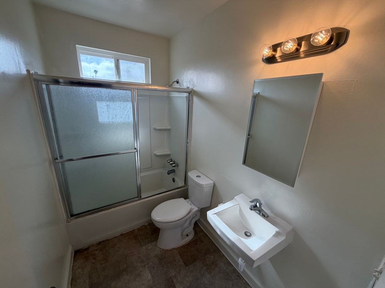 311 E Mcelhany Ave - Photo 4 of 7