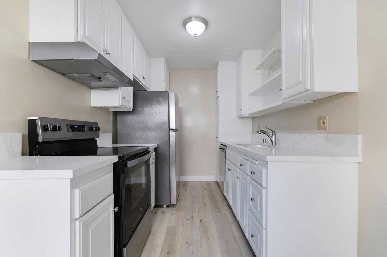 Oak Manor Apartments - Photo 2 of 36