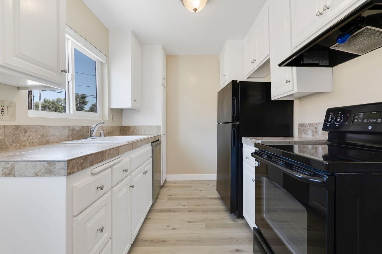 Oak Manor Apartments - Photo 7 of 36