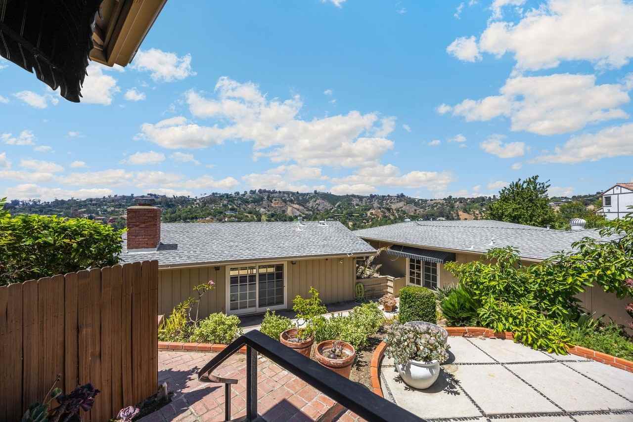 1071 E Avocado Crest Rd - Photo 2 of 35
