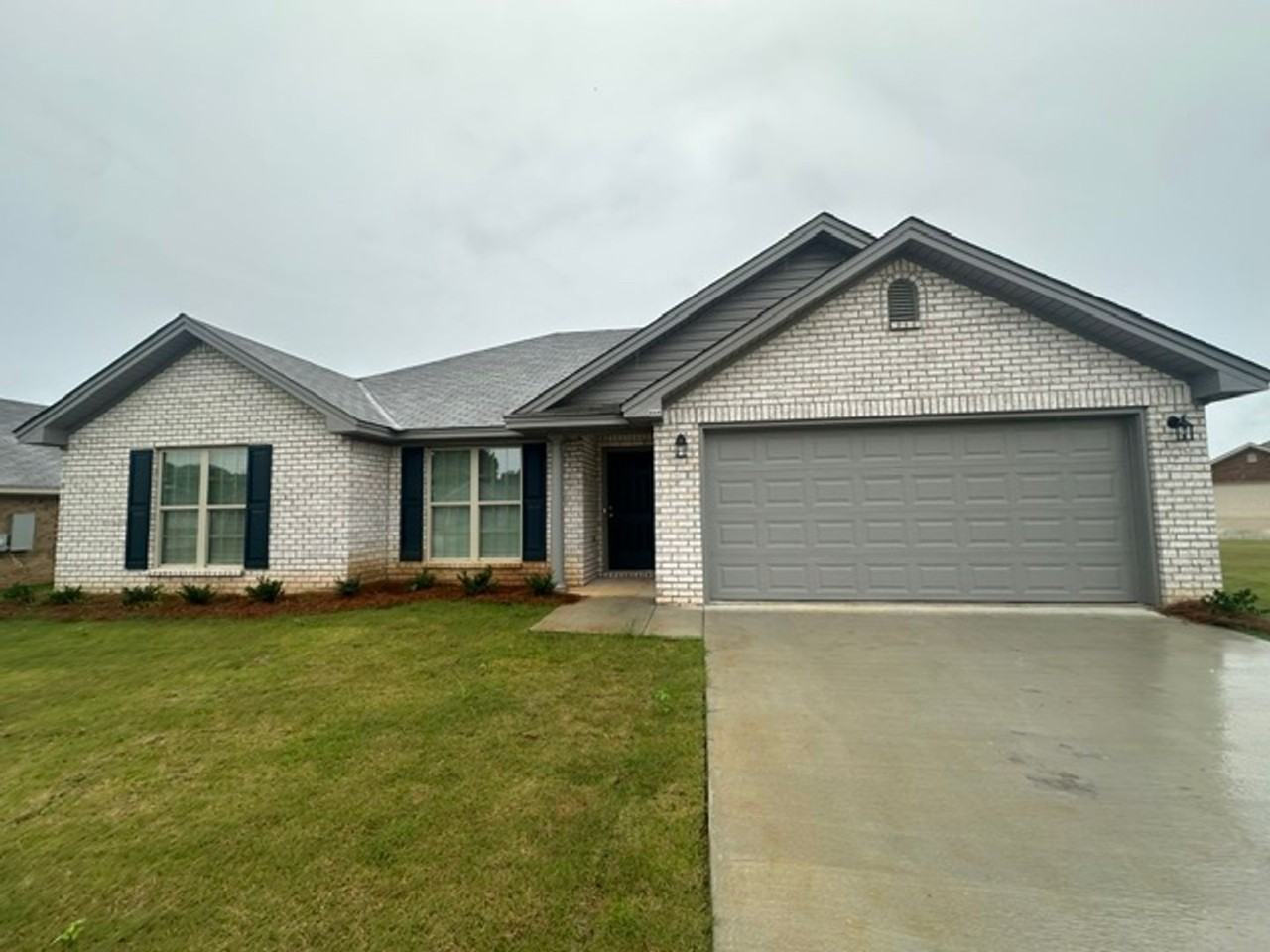444 Country Club Dr - Photo 2 of 27