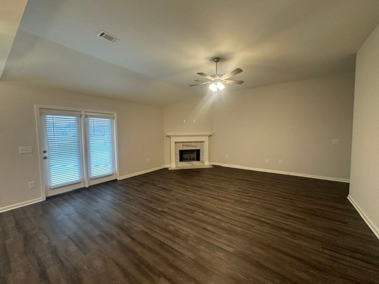 444 Country Club Dr - Photo 3 of 27