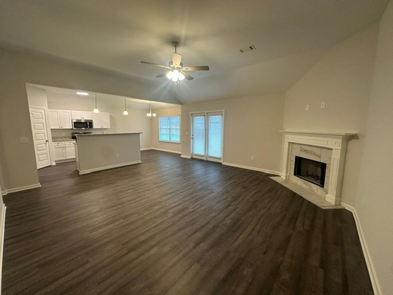 444 Country Club Dr - Photo 4 of 27