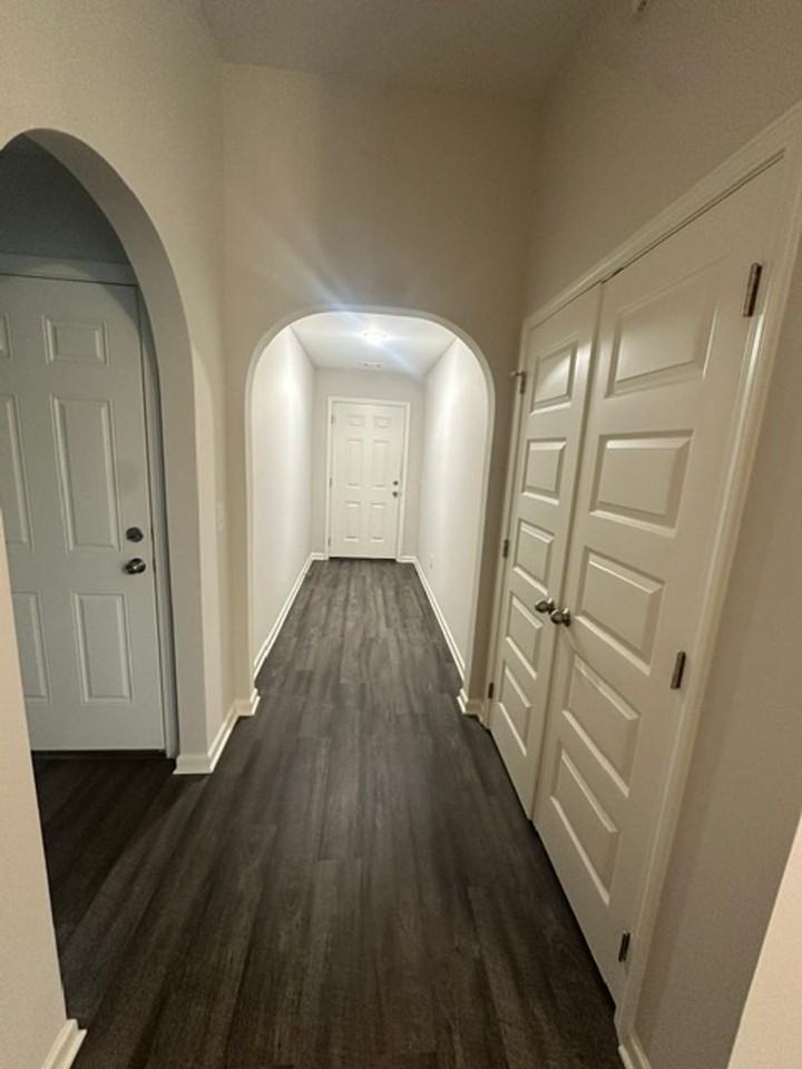 444 Country Club Dr - Photo 5 of 27