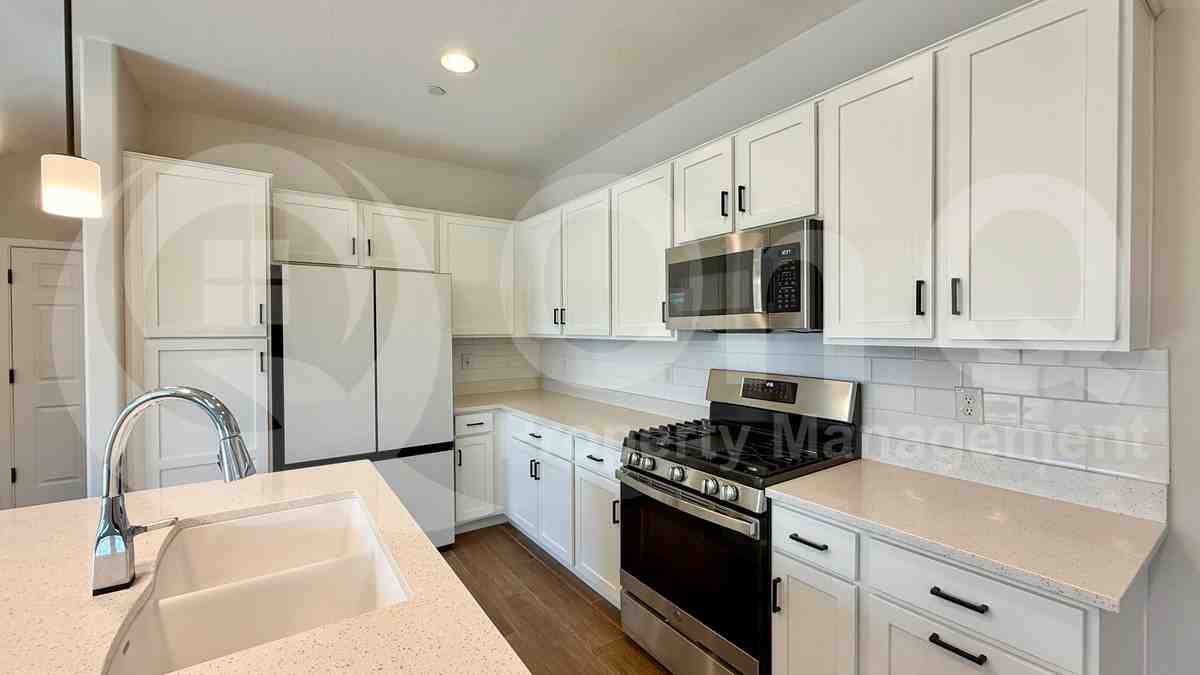 8261 E Impala Ave - Photo 3 of 29