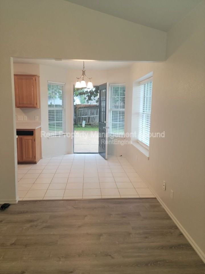 3208 N 8th Pl - Photo 4 of 10