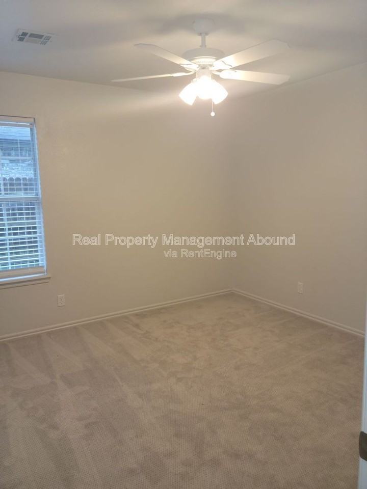 3208 N 8th Pl - Photo 6 of 10