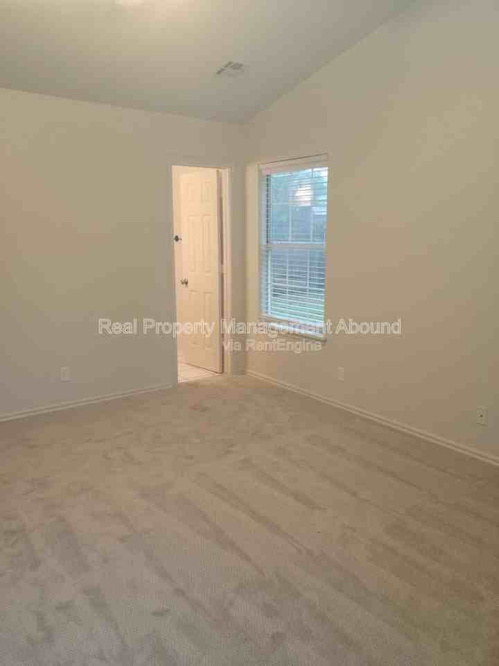 3208 N 8th Pl - Photo 7 of 10