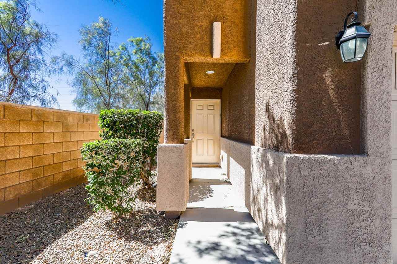 8257 Vanity Fair Ln - Photo 4 of 34