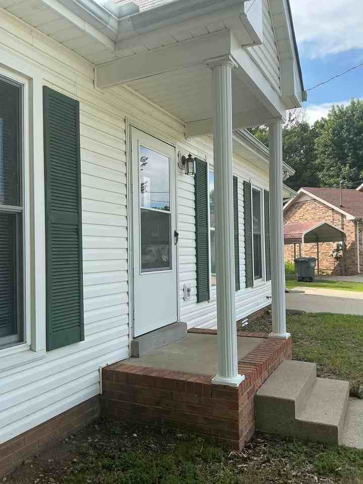 910 Dolphin Ln - Photo 3 of 18