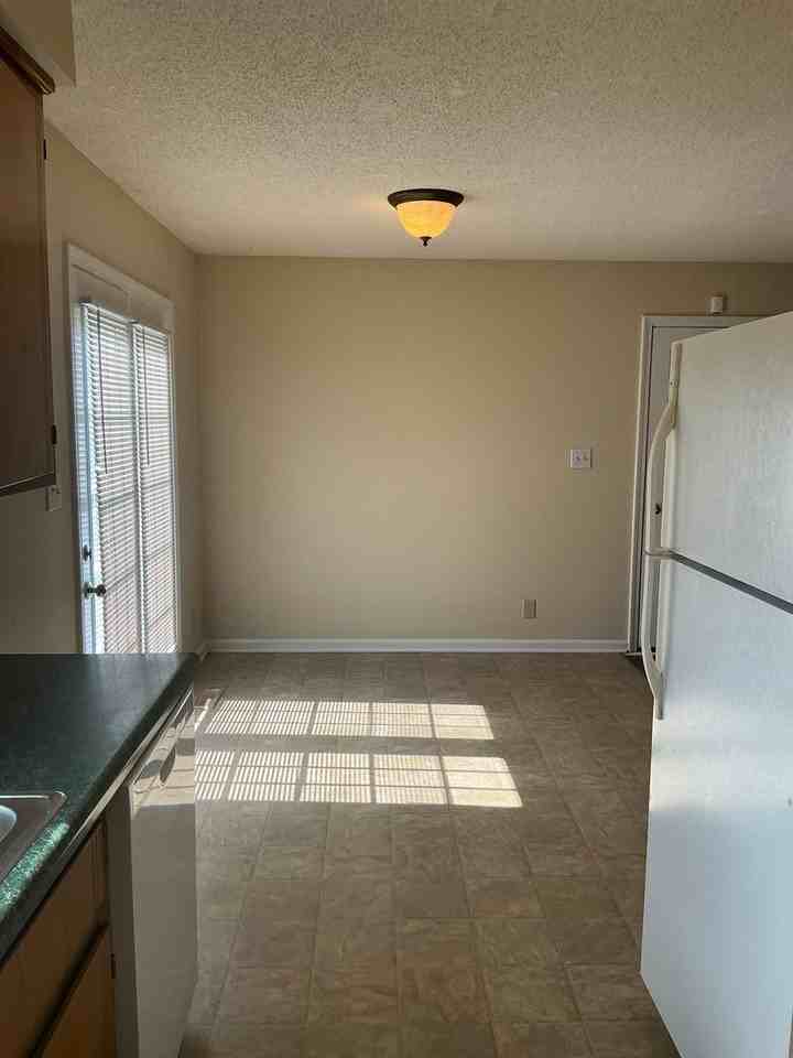 910 Dolphin Ln - Photo 5 of 18