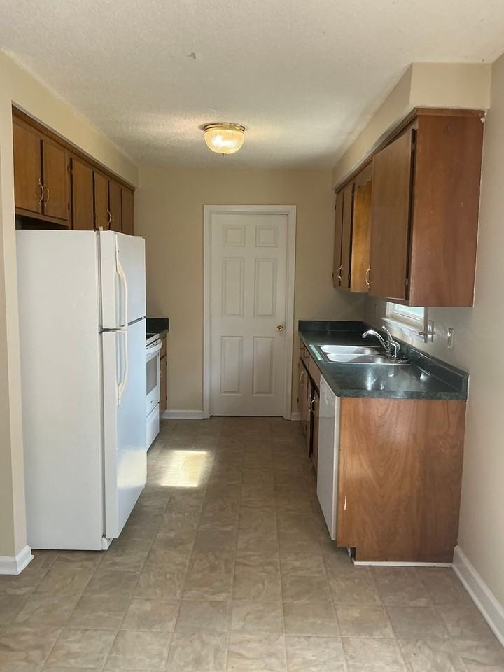 910 Dolphin Ln - Photo 6 of 18