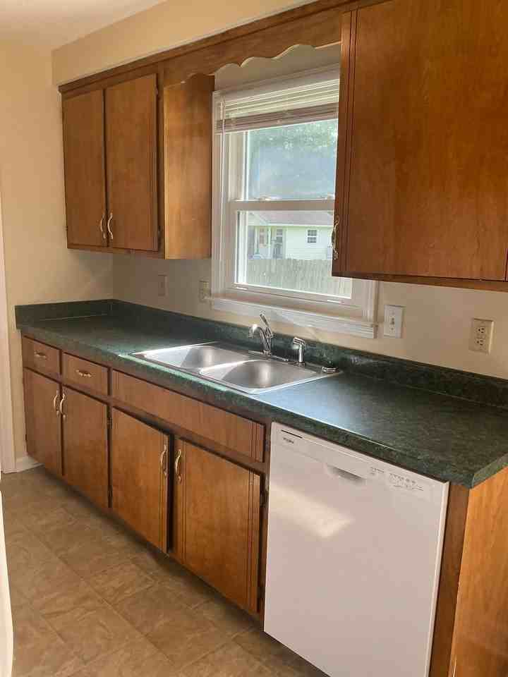 910 Dolphin Ln - Photo 7 of 18