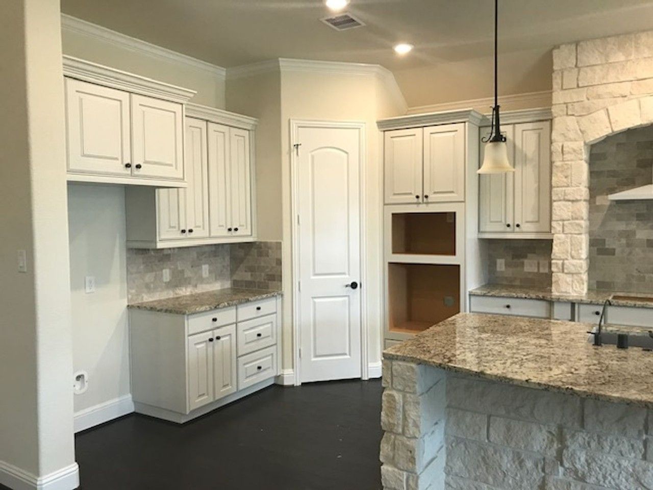 3750 Pinebrook Hollow Ln - Photo 4 of 19
