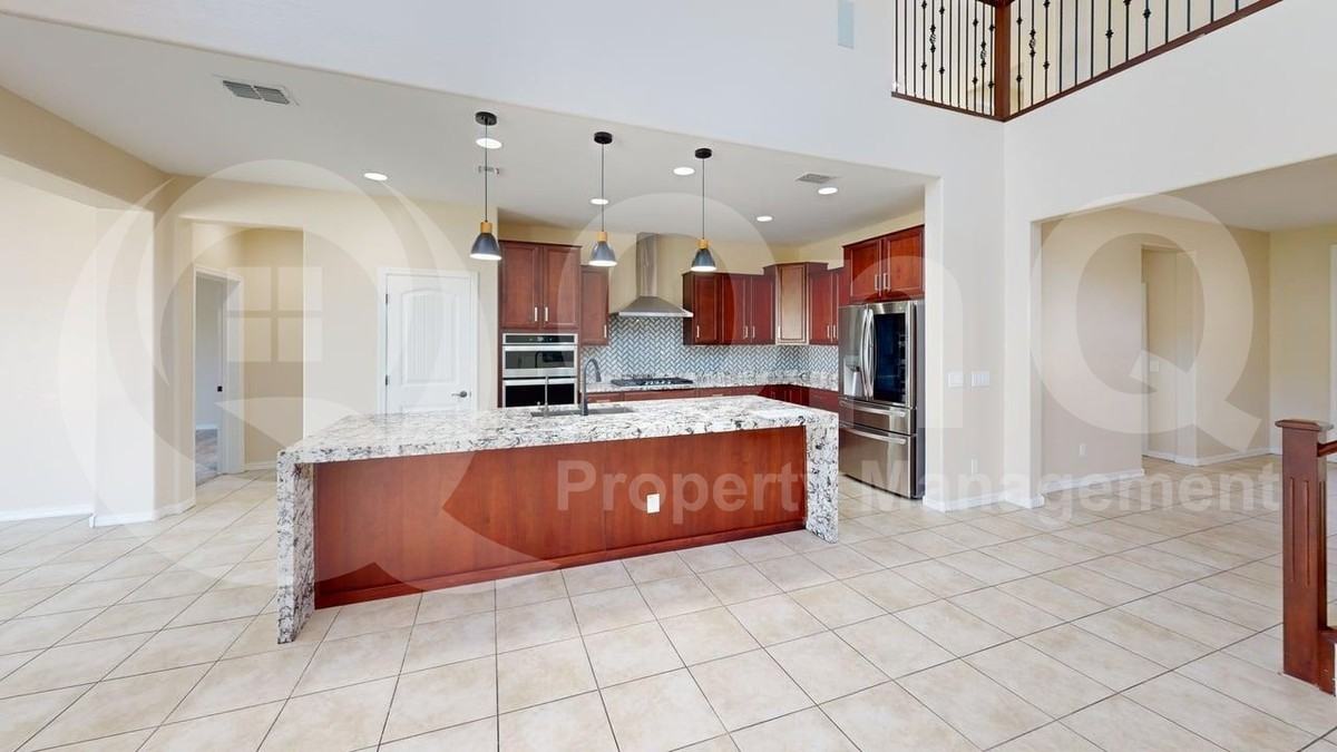8943 W Marshall Ave - Photo 3 of 25