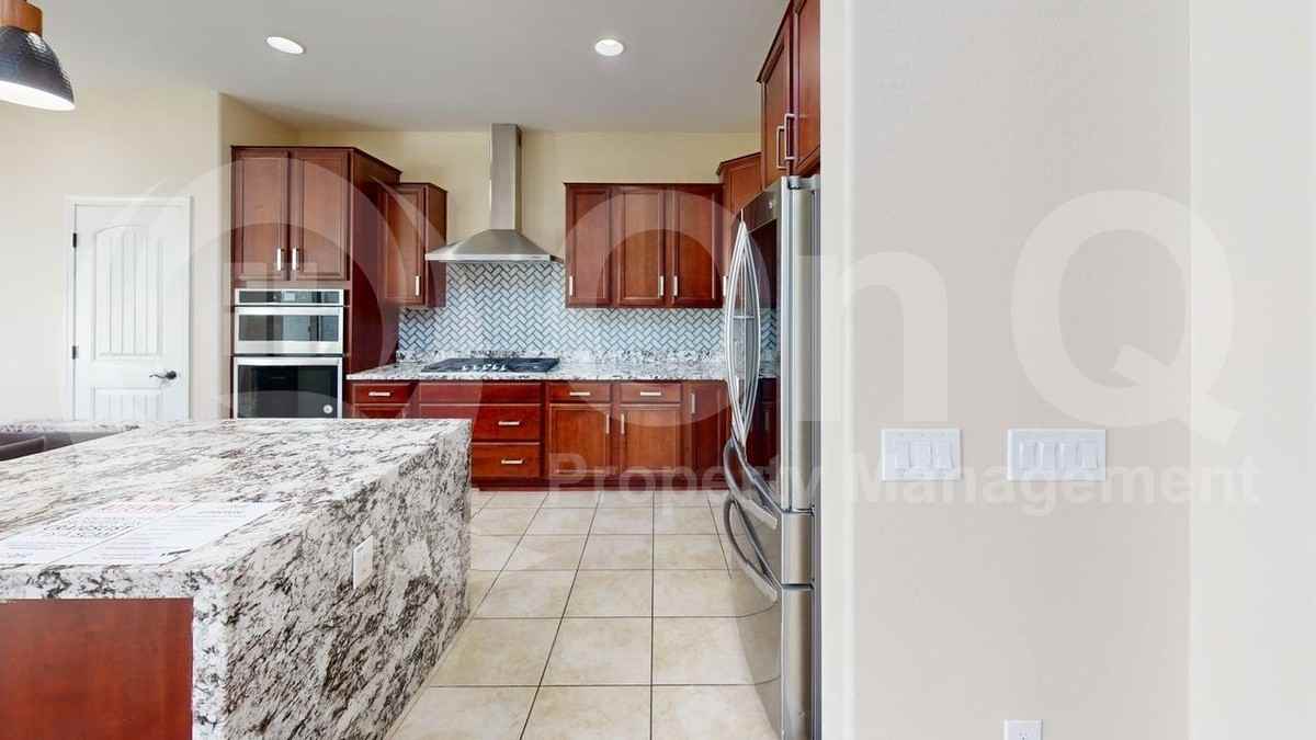 8943 W Marshall Ave - Photo 4 of 25