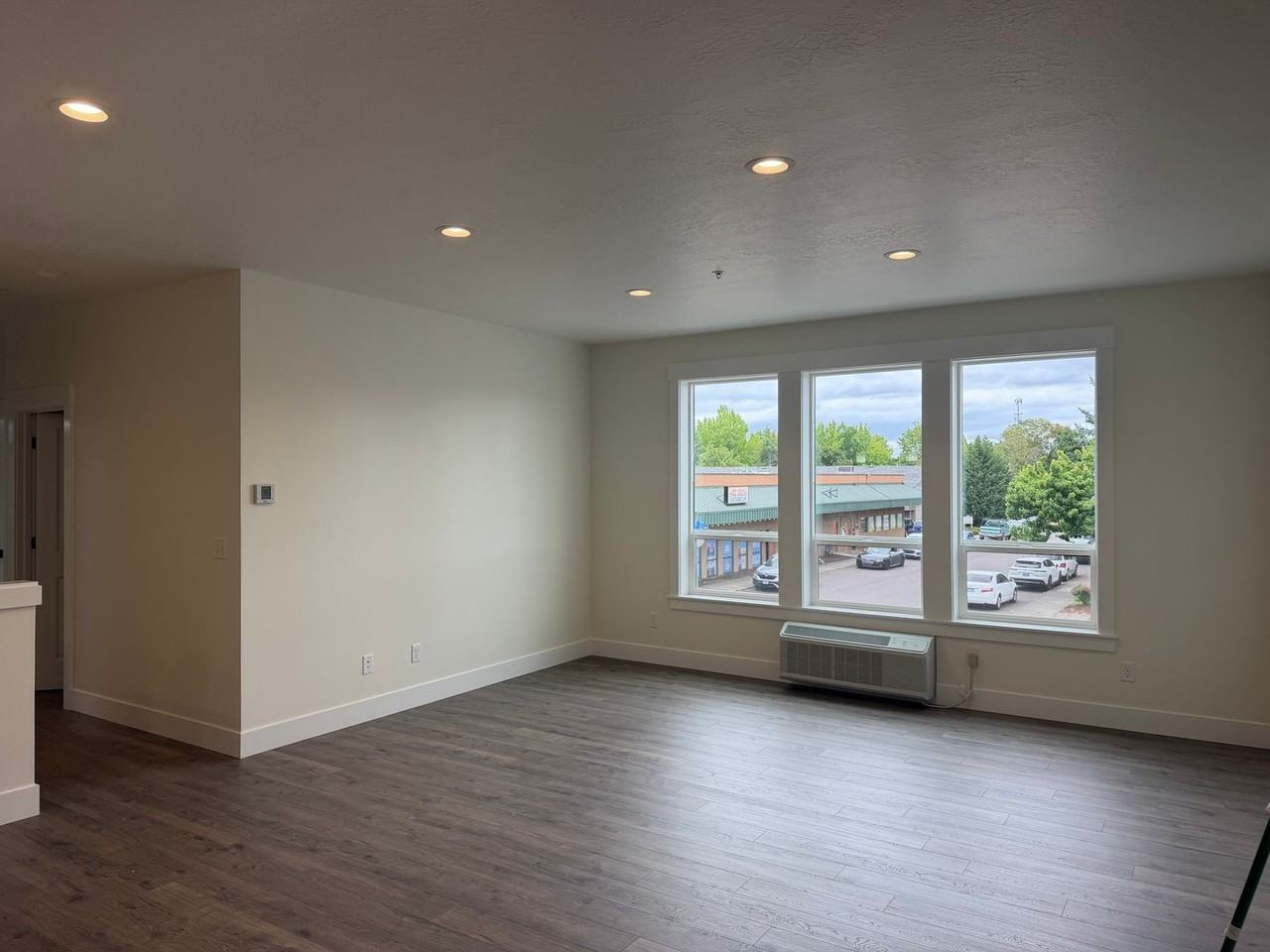 4885 River Rd N - Photo 2 of 23